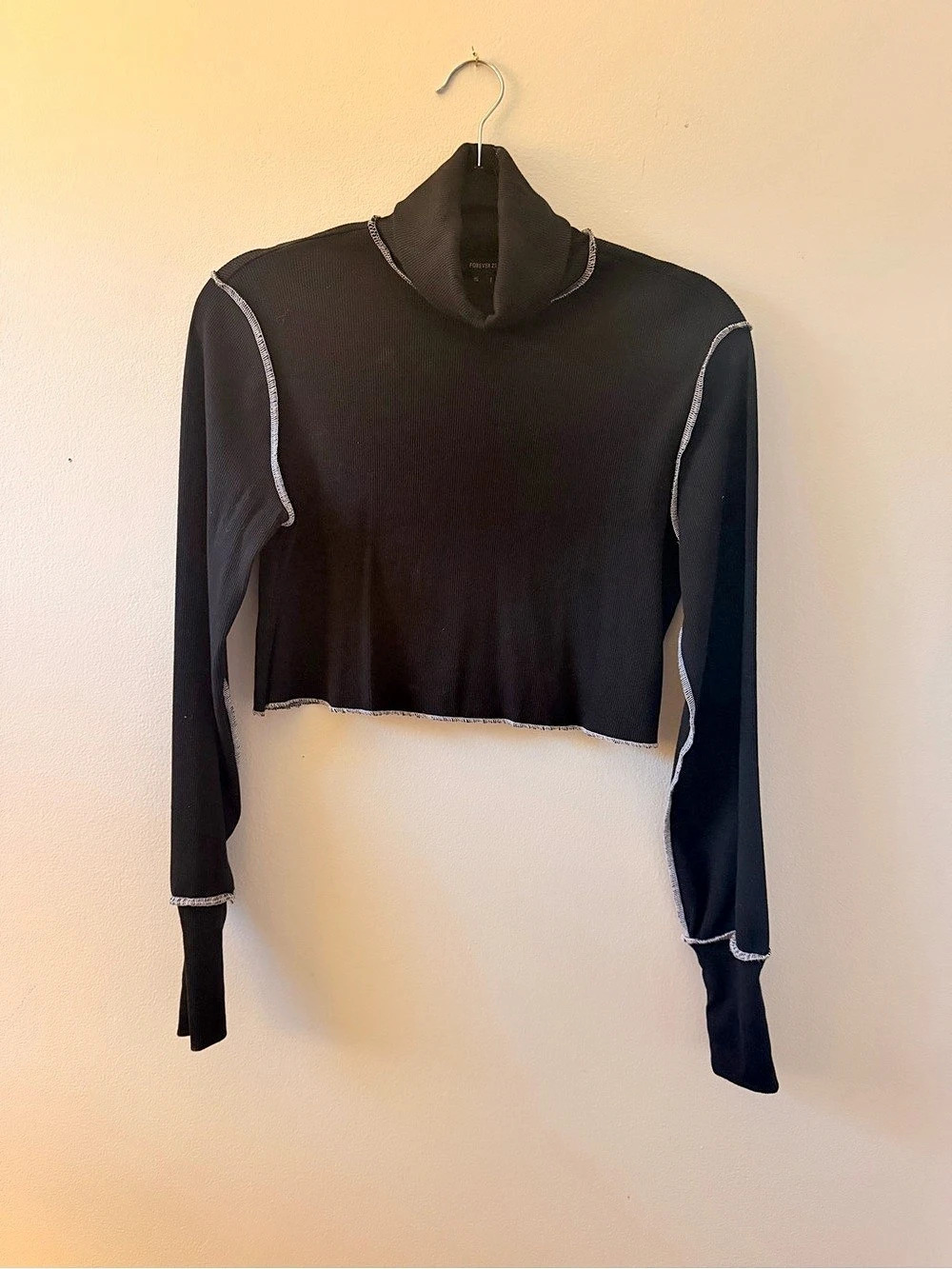 Forever 21 Black Cropped Turtleneck Size Small